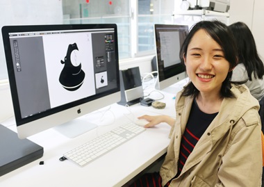 芸術学部学生がスパークリングワインのプロモーションロゴをデザイン 九州産業大学