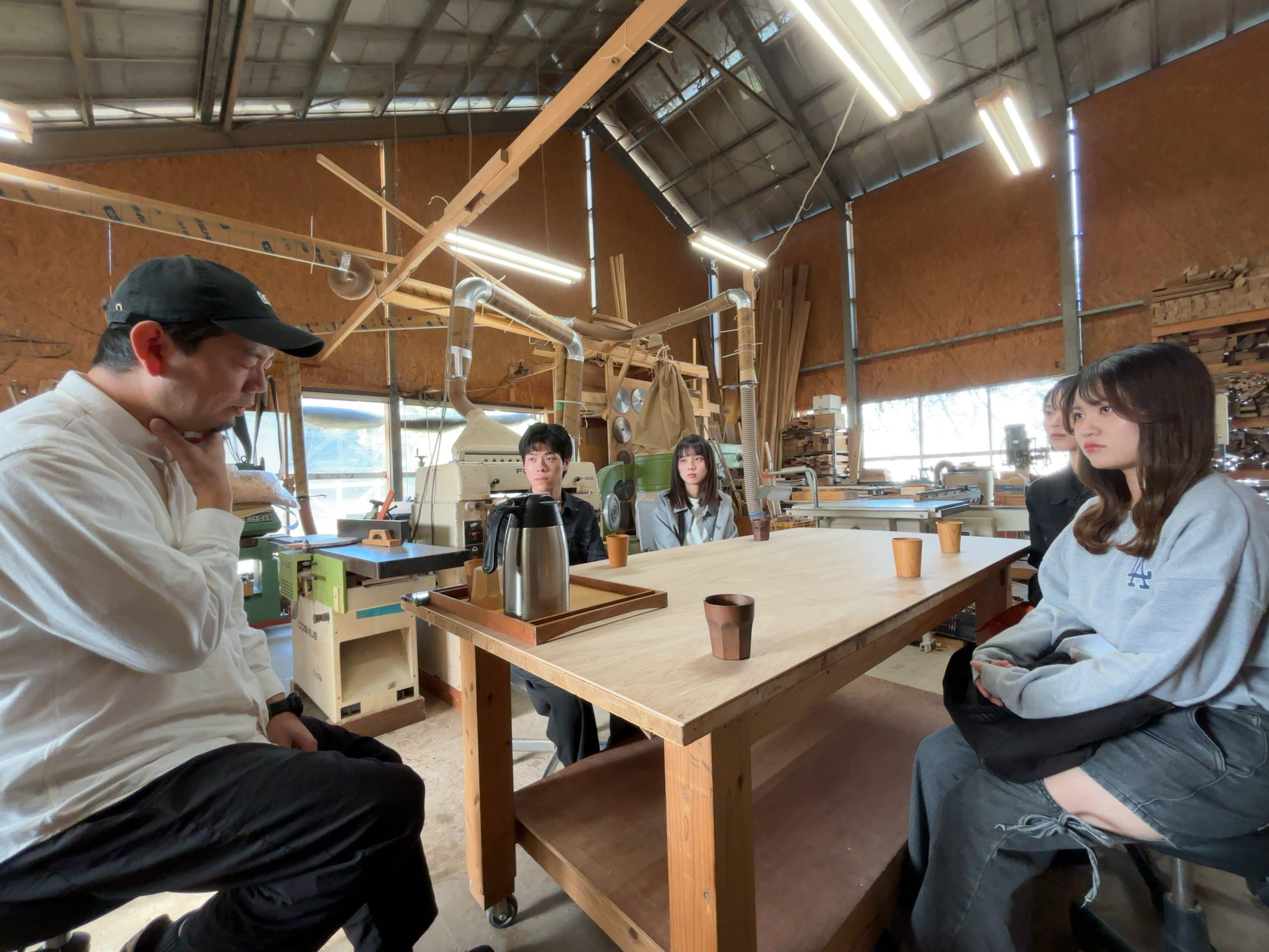 本学OB酒井航氏主宰の「DOUBLE=DOUBLE FURNITURE」を見学！ | 九州産業大学