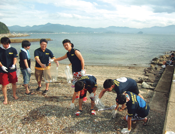 ボランティア活動（海岸清掃）