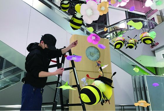 写真:えきマチ1丁目ディスプレイ